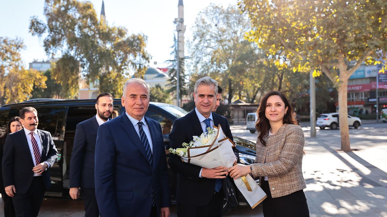 AK Parti Genel Başkan Yardımcısı Yalçın’dan Başkan Zolan’a ziyaret