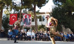 Ahilik teşkilatına girmeye hak kazanan çıraklar şedlerini kuşandı