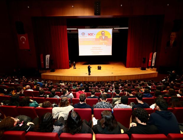 Büyükşehir’le Gençlik Buluşmaları’nda, Gri Koç rüzgarı esti