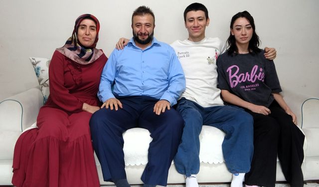 İki çocukları gibi sınavda başarılı oldular