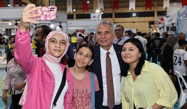 Büyükşehir Kitap Fuarı’nda yazar yağmuru sürüyor