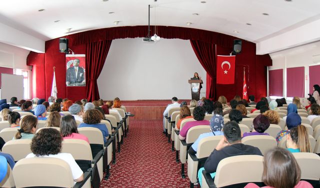 Denizli’de "Hemşirelerimiz Geleceğimiz" paneli düzenlendi