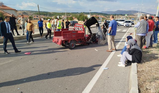 Elektrikli motor sürücüsüne araç çarptı; 1 ölü