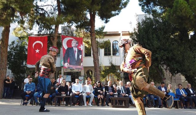 Ahilik teşkilatına girmeye hak kazanan çıraklar şedlerini kuşandı