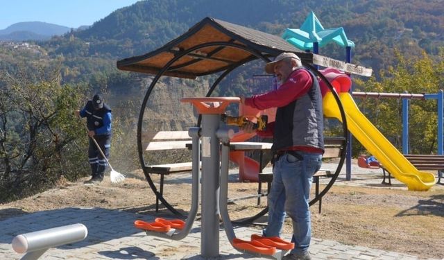 Babadağ'da parklar çocuklar için güvenli ve eğlenceli alanlara dönüşüyor