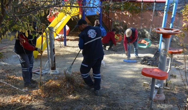 Babadağ’da parklarda yenileme çalışmaları devam ediyor