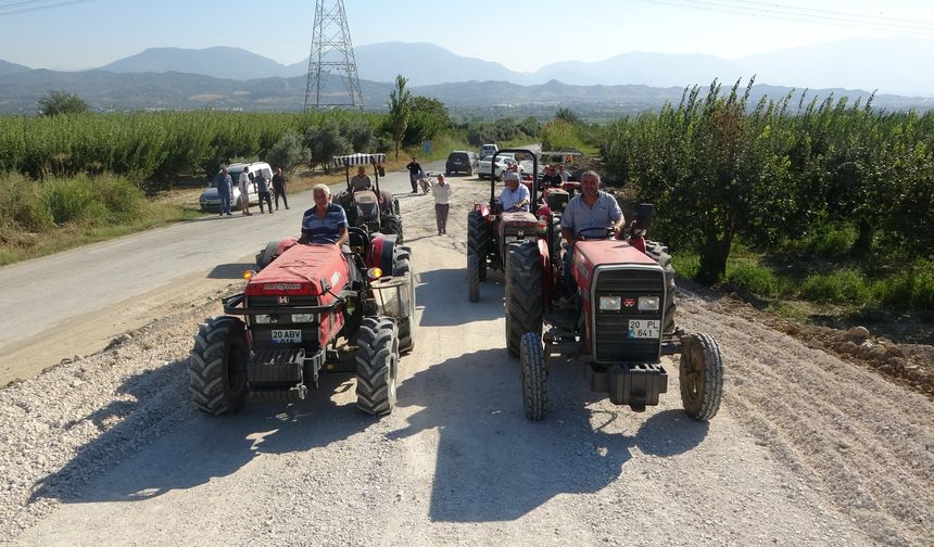 Üreticiler, yolu kapatarak tepki gösterdi!