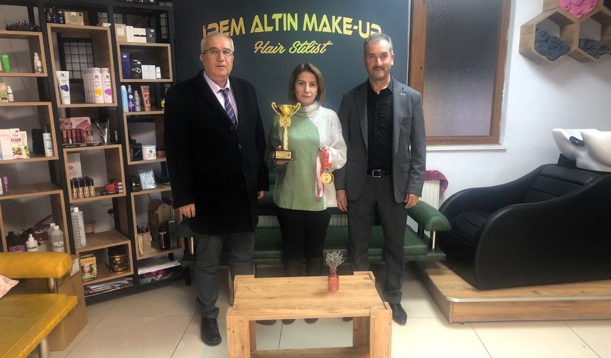 Başkan Arslan, Türkiye 3.'sü olan bayan kuaförü kutladı