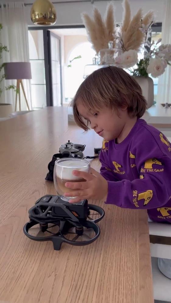 3 yaşındaki çocuğun dronlu kahve servisi sosyal medyada gündem oldu